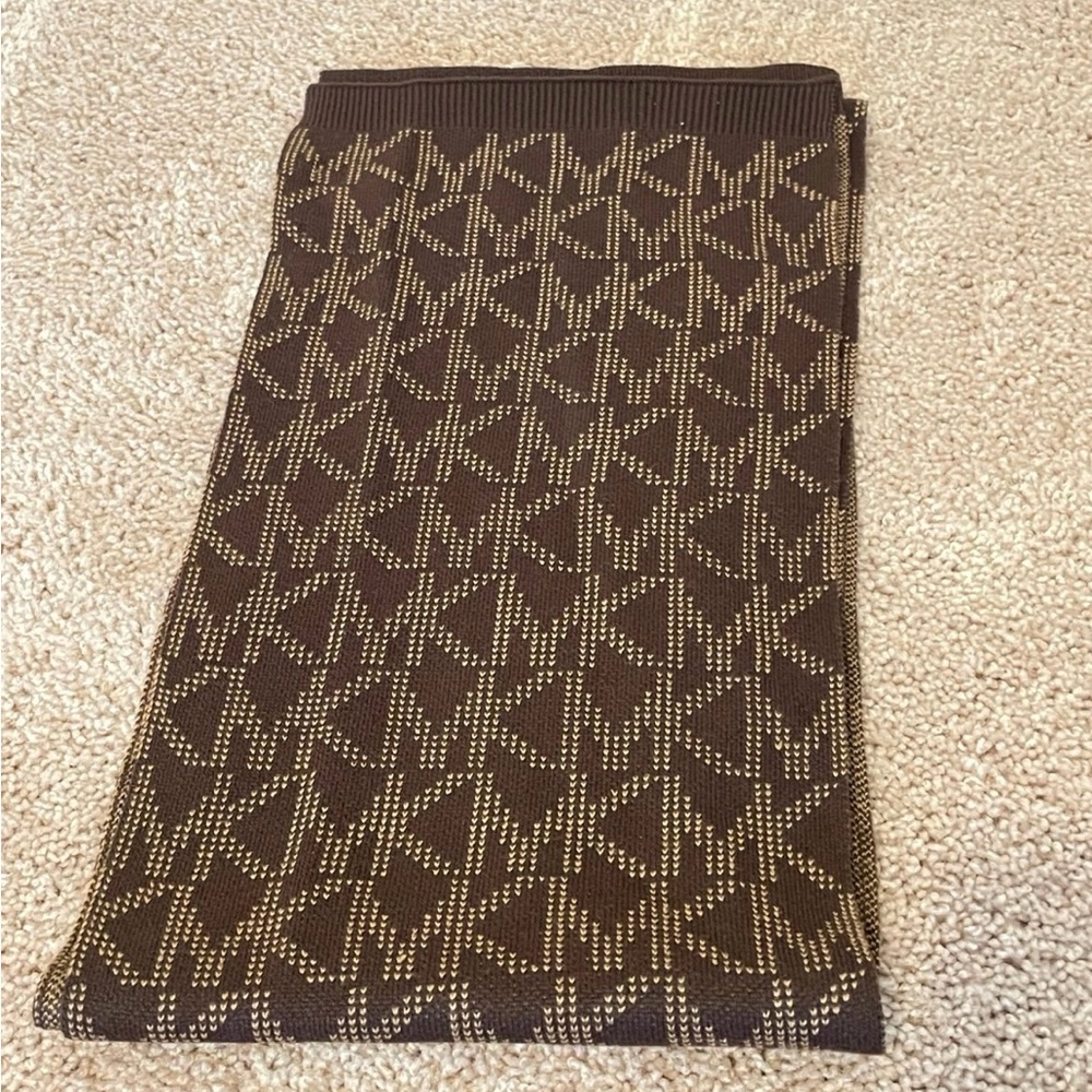 MK scarf